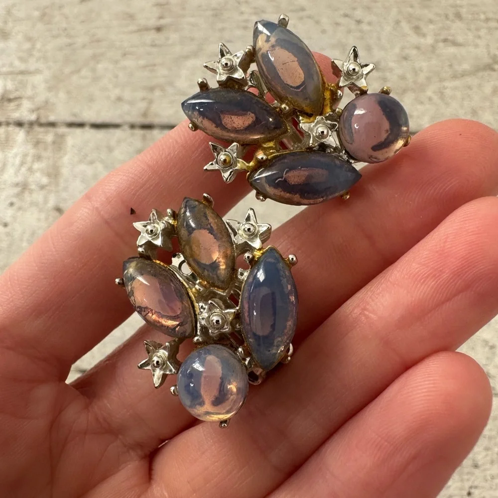 Vintage Moonglow Glass Star Accents 60s Clip On Earrings - Picture 1 of 6